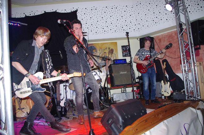 Bildergebnis für fotos von der tribute band charli im stones club